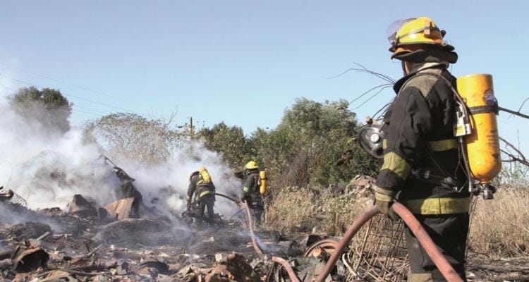 Un incendio que despertó dudas y sospechas sobre la falta de controles de residuos industriales