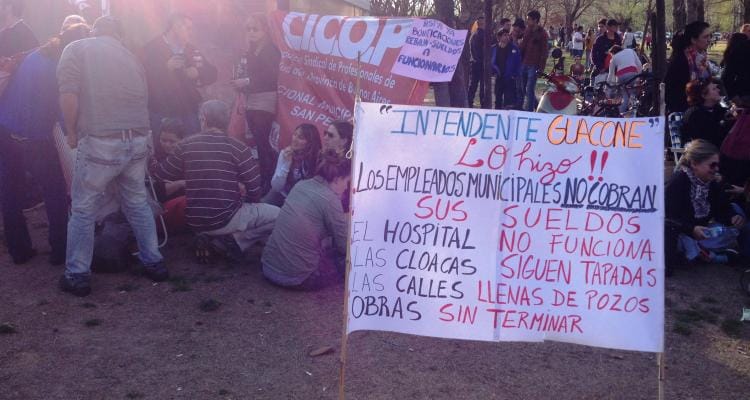 Trabajadores municipales y médicos realizaron “mateada pacifica” en el Paseo Público