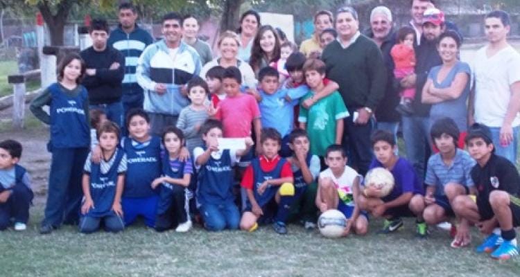 Monfasani entregó subsidio a un club de Fútbol Infantil