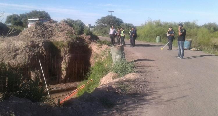 Tragedia en Vuelta de Obligado: Dos muertos tras caer con su moto en la excavación del puente