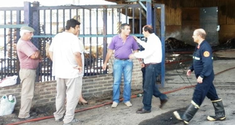 Incendio en Celupaper: Bomberos de San Nicolás realiza las pericias