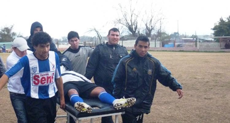 Fútbol: Jugador de agricultores debió ser hospitalizado