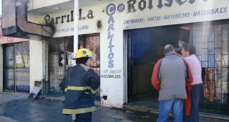 Incendio en una parrilla de Bozzano al 300