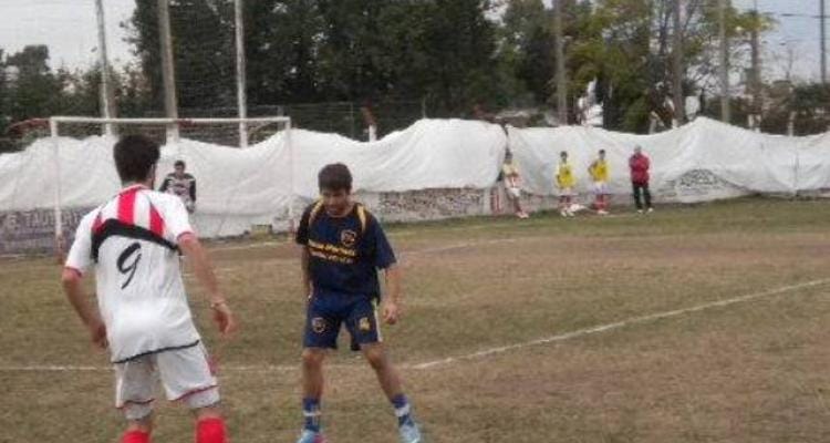 Fútbol: Paraná y América comparten la punta finalizada la cuarta fecha