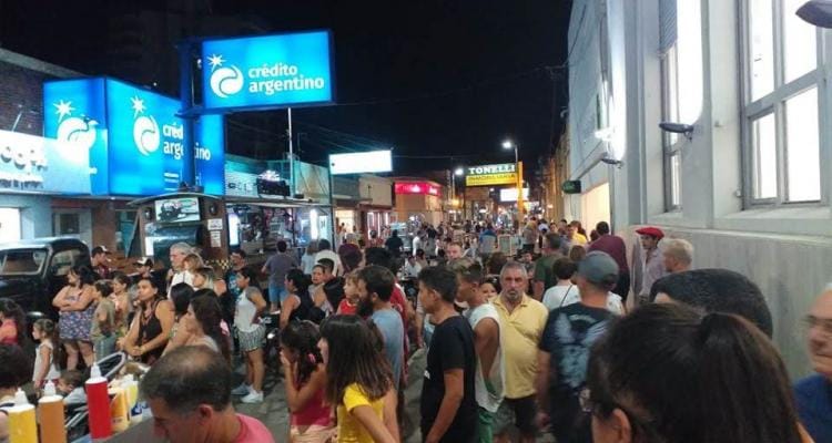 Sampedrinos y turistas colmaron la Peatonal de Verano