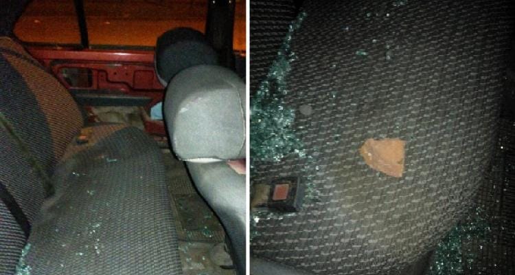 Con un ladrillo, rompieron el vidrio del auto para robarle