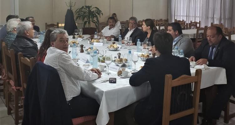 Salazar almorzó con Vidal, quien ratificó ante la Uatre que será candidata a gobernadora y no a presidenta