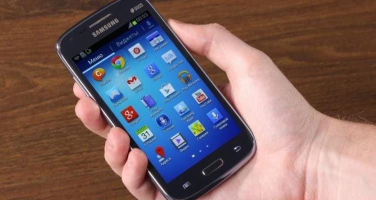 Gobierno compró 60 celulares por 8.000 pesos