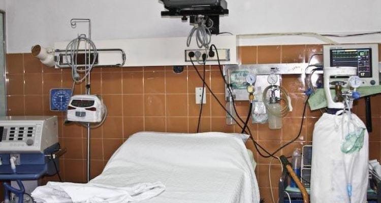 Hospital: Médicos de terapia reclaman sus salarios