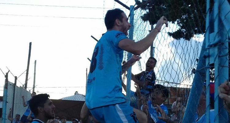 Andrés Franzoia debutó en CADU y anotó el gol de la victoria ante Sportivo Barracas