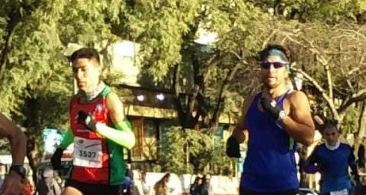 Sampedrinos corrieron una media maratón en Rosario