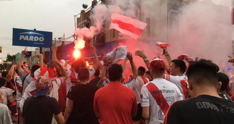 Hinchas de River festejaron en el centro la obtención de la Copa Libertadores