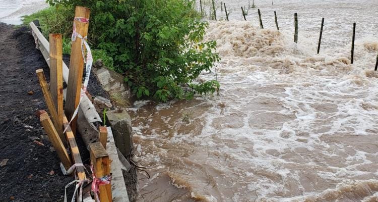 Camino a Vuelta de Obligado: Cortaron el tránsito en el puente de Laiz y hay preocupación por un posible derrumbe