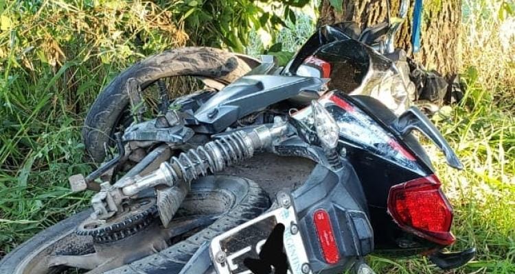 Ruta 191: Falleció un motociclista al impactar contra un árbol