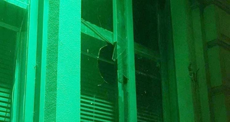 Rompieron un vidrio de la Municipalidad durante el “ruidazo” y San Pedro Reclama lo repudió “enérgicamente “