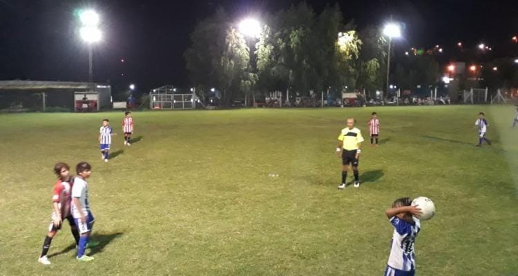 Entrenador de Villa Igoillo le pegó a un árbitro porque le cobró un penal en contra en el Torneo de Verano de la Liga Infantil