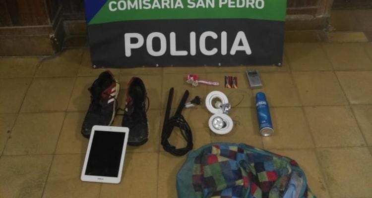 Padre e hijo fueron detenidos con una mochila cargada de objetos que serían robados