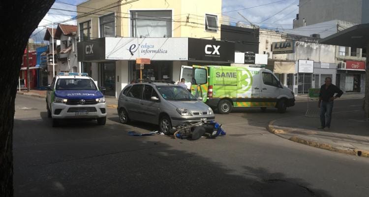 Accidente: Un auto y una moto chocaron en Pellegrini y Ruiz Moreno