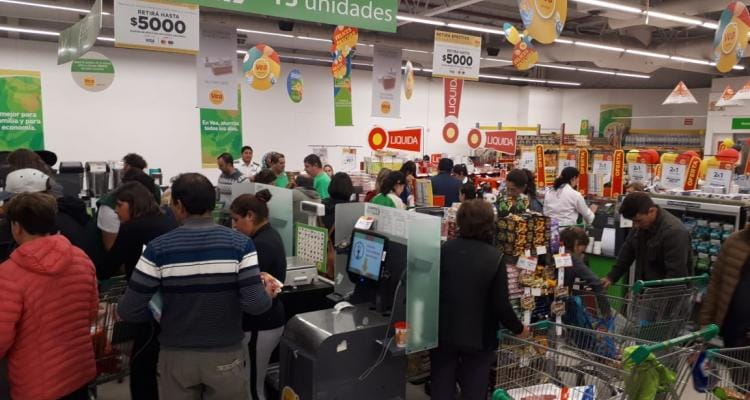 Descuento del 50 % del banco Provincia: supermercados llenos y pequeños comercios vacíos