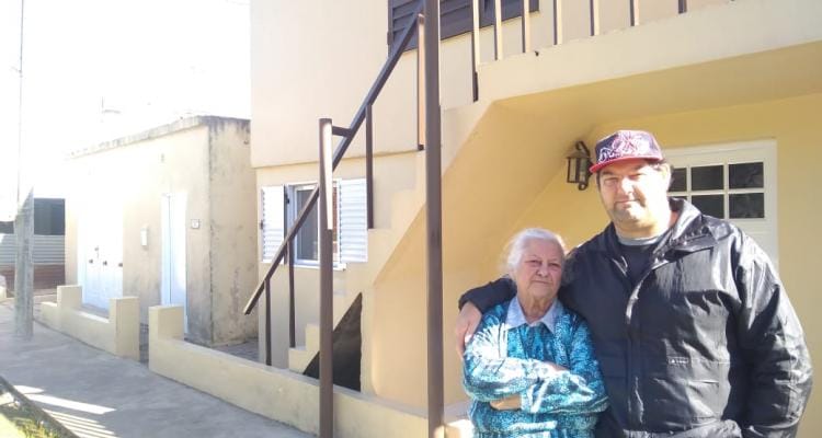 La felicidad y orgullo de Vilma, la esposa de Agenor Almada: “Estoy contenta que hagan algo por él que ahora ya no está”