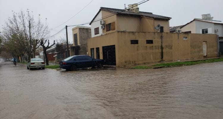 Temporal: Obras públicas trabaja en los barrios más afectados por la lluvia