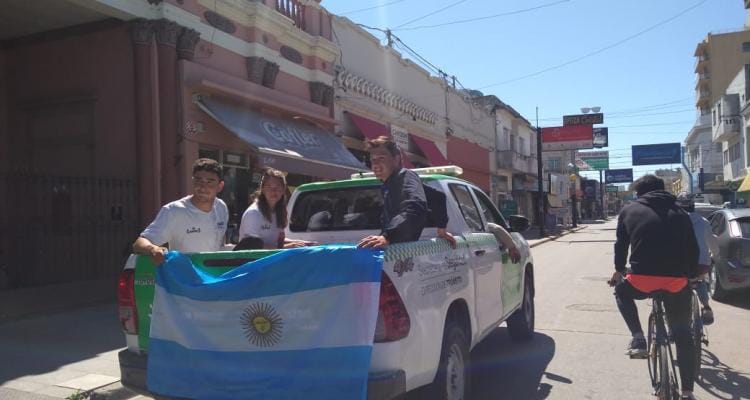 Rebeca D’Estéfano, Lisandro Butti y Tomás Pérez volvieron a San Pedro tras competir en Europa y fueron recibidos en caravana
