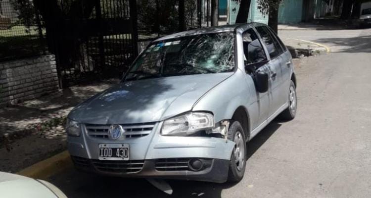 Camino a Vuelta de Obligado: Ciclista menor de edad chocó de frente contra un auto y llegó al Hospital con graves lesiones