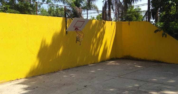 Rompieron el aro de básquet que la Municipalidad instaló en el Complejo Turístico tras el pedido de un niño a Cecilio Salazar