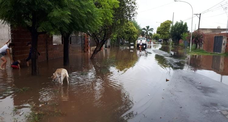 Tras el temporal, una familia evacuada en el Instituto Sarmiento y otras en casas de familiares