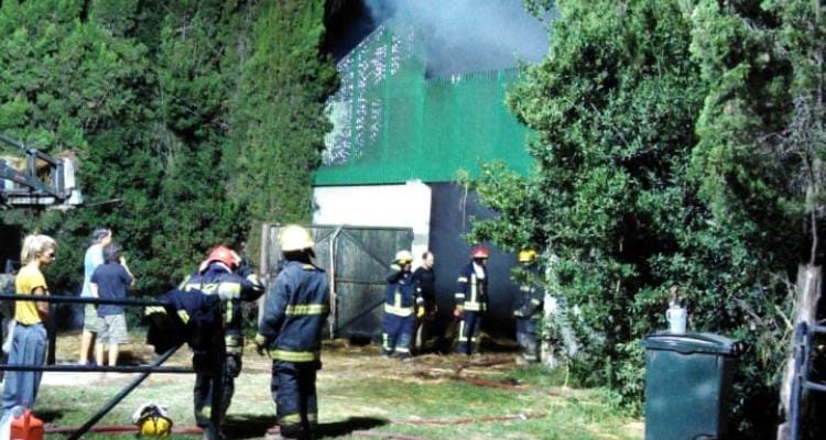Gobernador Castro: Incendio en un galpón de la estancia Río Paraná