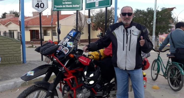 #SampedrinosPorElMundo La historia de Ernesto Decumex, el motociclista aventurero varado en Perú por el coronavirus