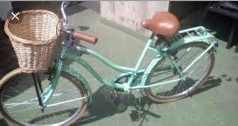 Le robaron la bicicleta a la salida de la escuela