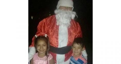 Papá Noel también estuvo en el barrio Hermano Indio