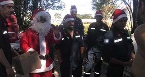 Papá Noel y los bomberos recorrieron Santa Lucía y Doyle