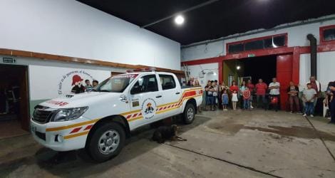 Bomberos Voluntarios entregó un móvil a Gobernador Castro