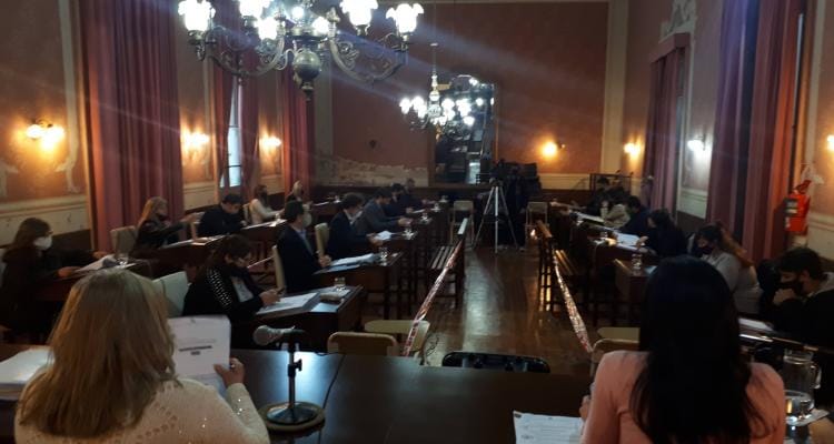 El oficialismo aprobó la Rendición de Cuentas 2019 tras largo debate con la oposición, que votó en contra