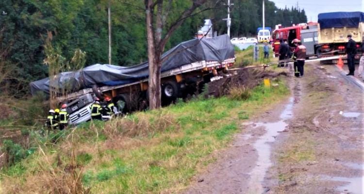 Accidente fatal en ruta 1001: un camión despistó y su conductor falleció al quedar atrapado