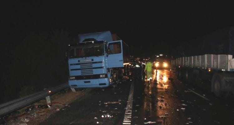 Ruta 9: Murió el chofer de un camión al ser impactado por otro