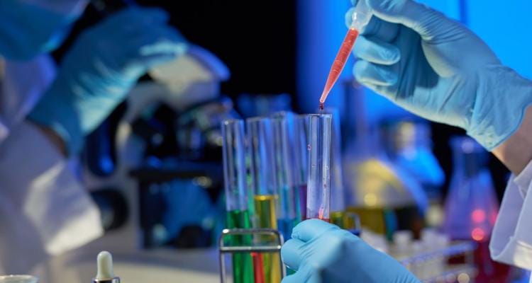 Coronavirus: Sin muestras del Maiztegui y el Malbrán, hay cinco nuevos casos positivos de laboratorios privados