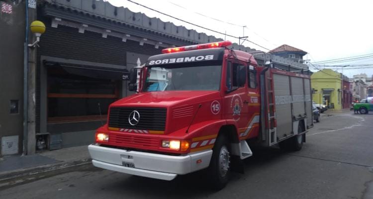 Bomberos Voluntarios sofocó un incendio en un restaurante céntrico