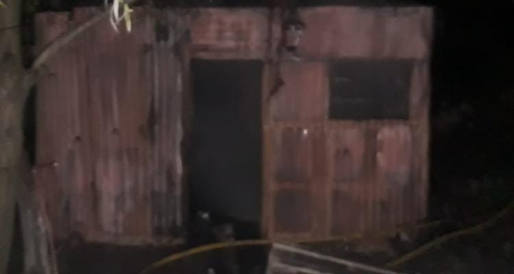 Incendiaron una casa sobre la barranca y su propietario denunció que fue intencional