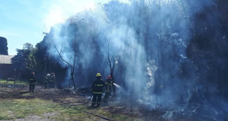 Incendio camino a Vuelta de Obligado: controlaron el fuego y evitaron que afecte un transformador eléctrico