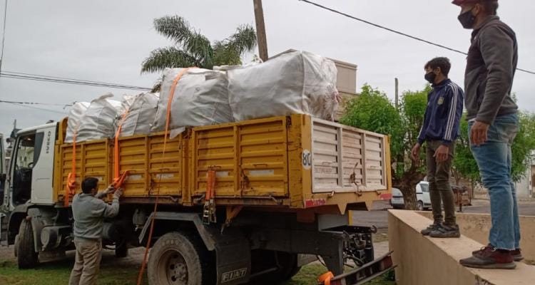 Reciclaje: el proyecto Liter.eco de la Secundaria 11 recolectó y envió el primer camión de ecoladrillos