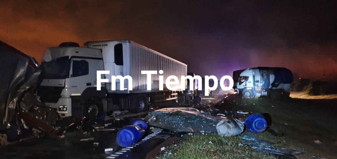 Ruta 9: accidente múltiple entre seis camiones y un auto por el humo del basural de Baradero