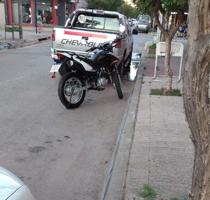Reporte Ciudadano: “Obstruyendo el estacionamiento”
