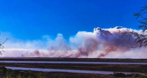 Impresionante video de quema de islas frente a Vuelta de Obligado