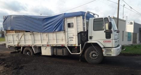 Reporte: Este camión rompió los caños de desagüe