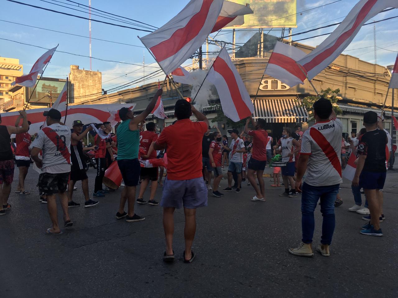 Hinchas de River festejaron en caravana el segundo aniversario de la Copa Libertadores ganada a Boca