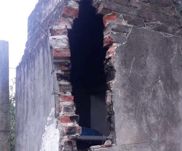 Delincuentes rompieron una pared y desvalijaron la sede del club Villa Igoillo