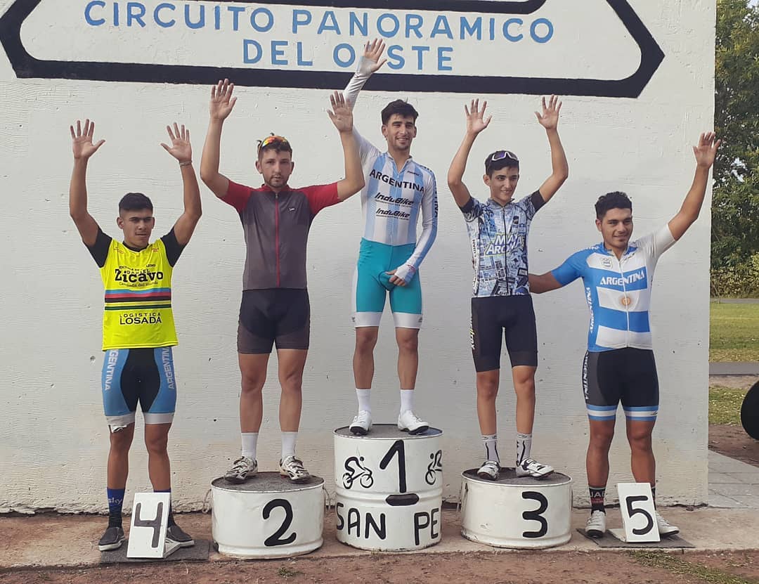 Pro Ciclismo le ganó al clima y Mariano Manzo se llevó el triunfo en un podio plagado de sampedrinos